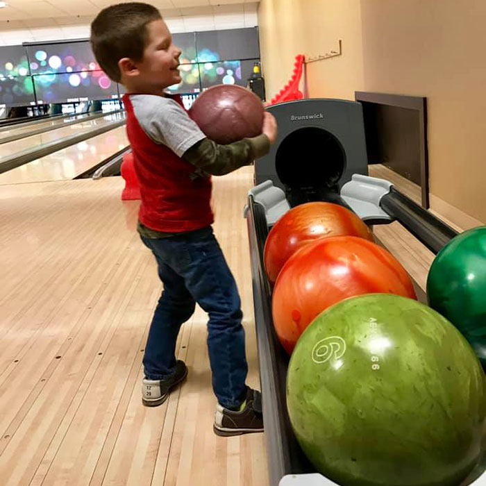 Kids-Bowl-Free-Kid-getting-bowling-ball-Lansing