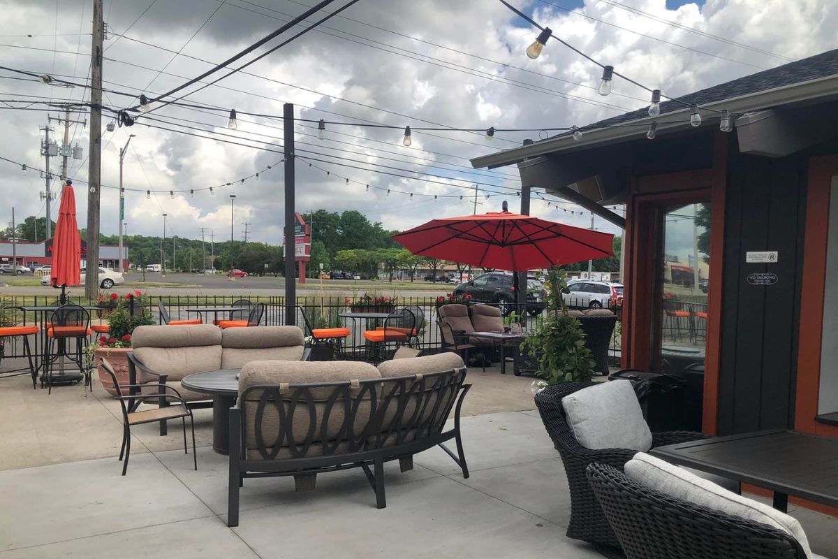 Lansing restaurants with outdoor seating, Lansing restaurant patios