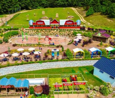 Lewis Adventure Farm & Zoo