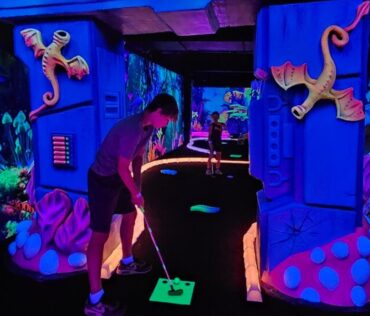 Craigs-Cruisers-Glow-Golf-