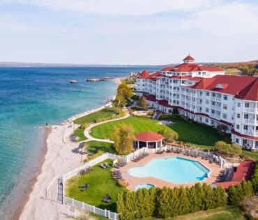 Inn-at-Bay-Harbor-Autograph-Collection-Hotels-in-Petoskey-MI.jpg