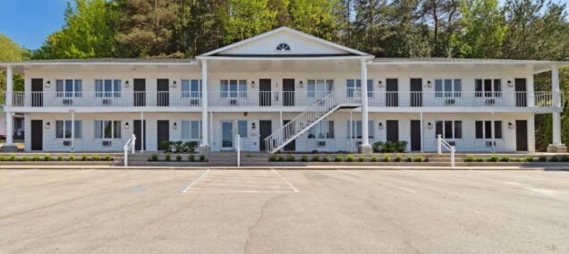 The Bay Inn Petoskey Exterior