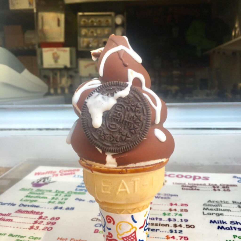 corner-scoops-ice-cream-shop-petoskey-mi