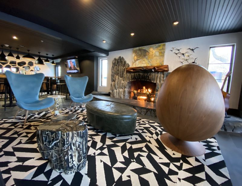 Hotel Earl lobby