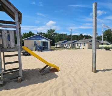 Barefoot Beach Lodging, Oscoda, MI