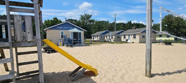 Barefoot Beach Lodging, Oscoda, MI