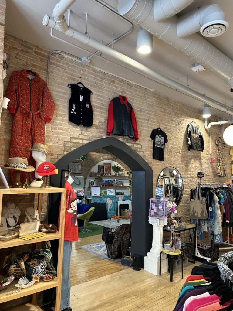 Second Vibess - 13 Division Ave S