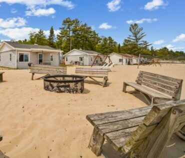 Sunnyside Cottages on Lake Huron