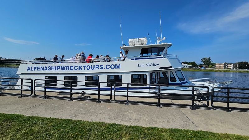 Thunder_Bay_Shipwreck_Tours_Over_wreck_of_Rend_Photo_Credit_-_NOAA_Thunder_Bay_National_Marine_Sanctuary