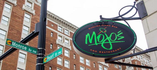 Mojo’s Dueling Piano Bar