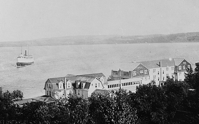 Steamboat by the historic Portage Point Resort