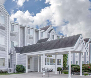 Microtel-Inn-and-Suites-Manistee