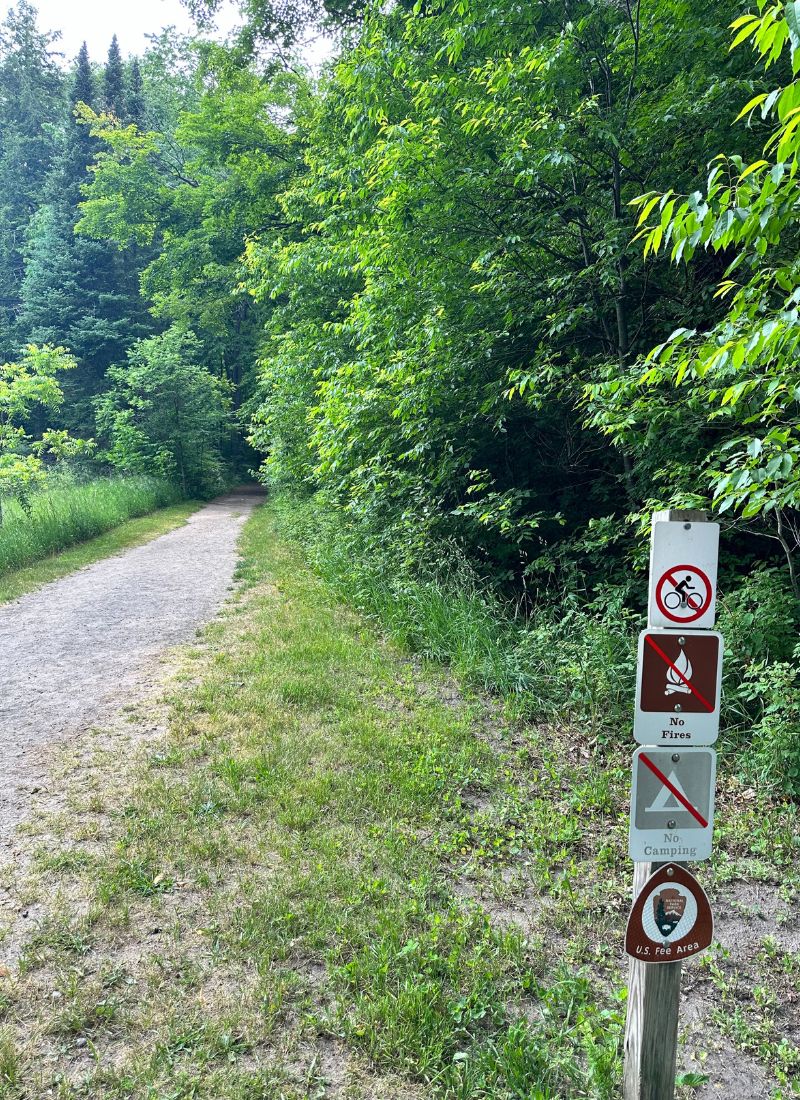 Sleeping-Bear-Dunes-Old-Baldy-National-Park-Service-NPS-logo-Trail-marker