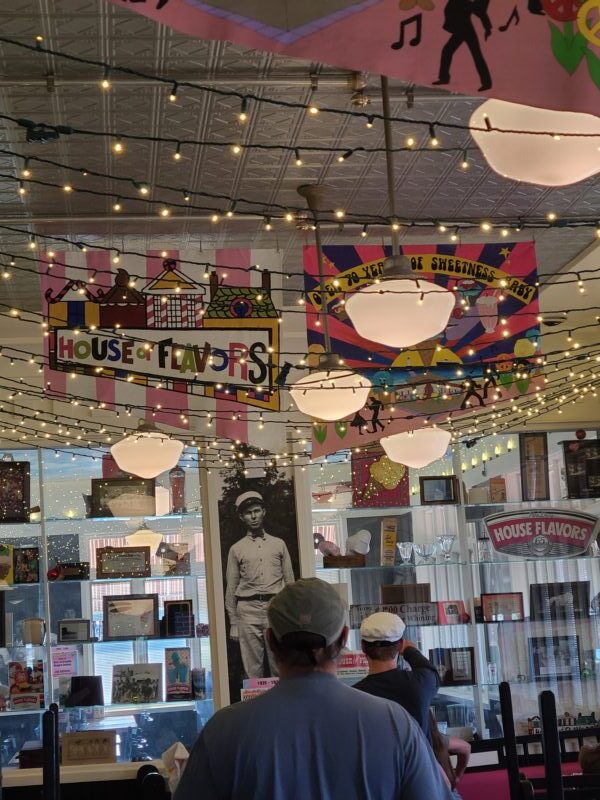Inside House of Flavors